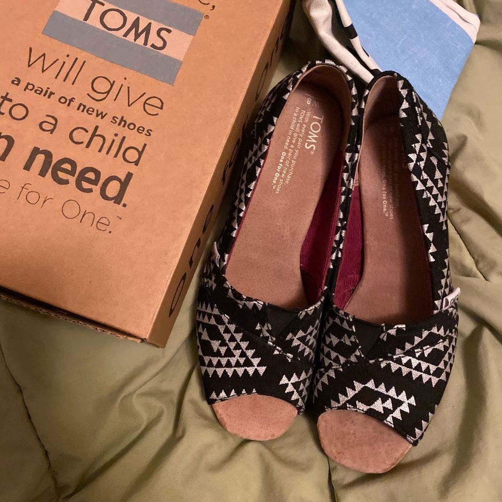 Toms Wedge Silver Reina 8 Heels New black w/box
